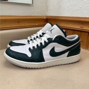 Nike Air Jordan Low in Black and White